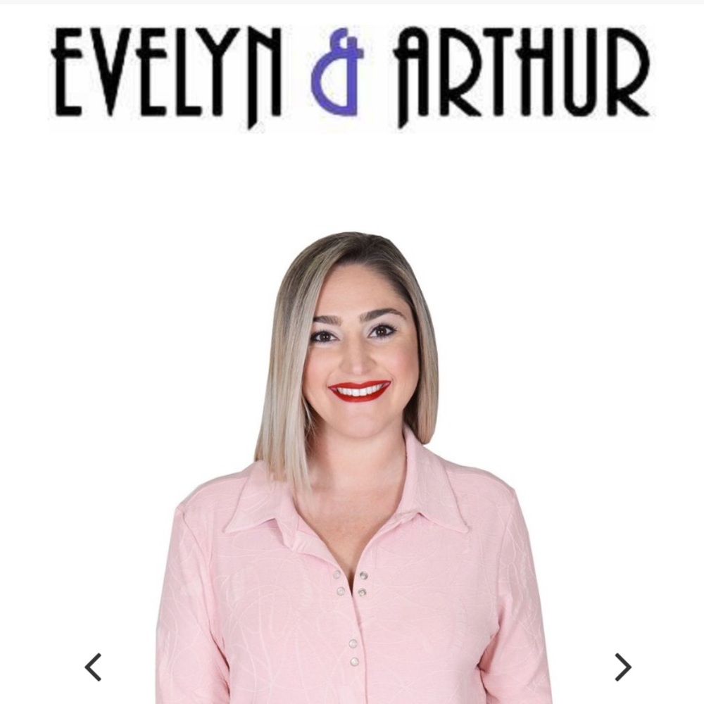 Evelyn&Arthur blouse very cute pair with a jeans..